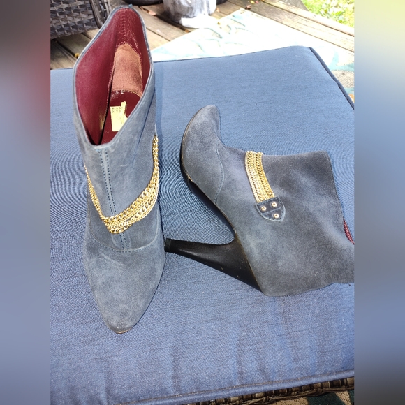 MARC BY MARC JACOBS Navy Suede Ankle Bootie  8.5 39.5 Gold Chains heel shoe NEW - Picture 2 of 5